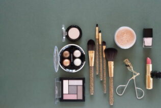 Mini Containers for Makeup